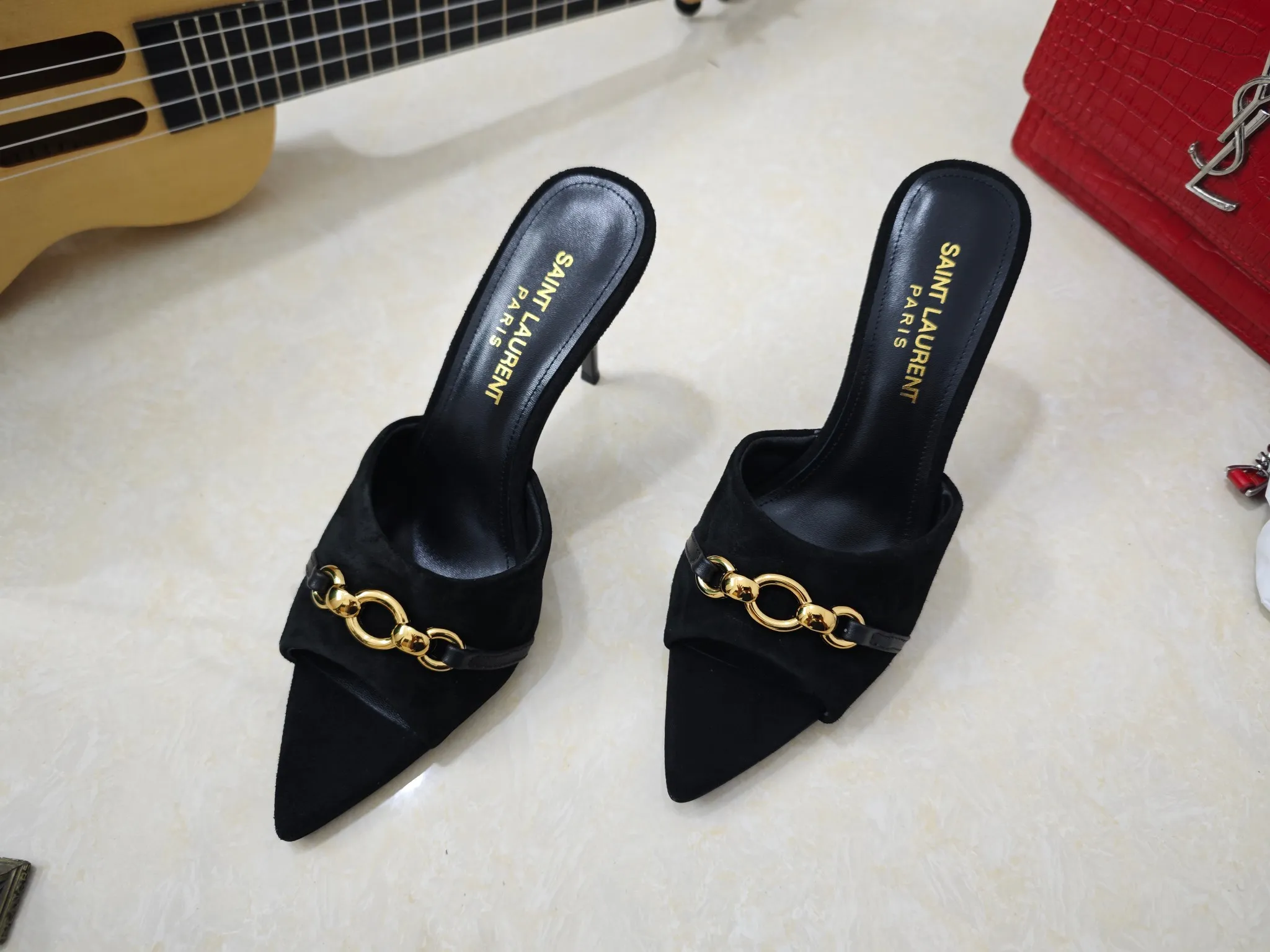 👟👟Ex-factory price 520👟👟【Saint Laurent】Yves Saint Laurent, stiletto heel YSL sandals💃2025 early spring counter synchronizes the latest styles, YSL, decoration👠 Classic and high-quality glamorous masterpieces, the hottest spring and summer series in the counter, with temperament, fashion, classic and attractive design style 😌The effect on the feet is particularly beautiful〰️, the materials are imported from Italy 🇮🇹Black sheep, lining, and foot pads; sheepskin, mid-heeled sandals, size 35-41 (34.41.42 must be customized, non-refundable) outsole; imported genuine leather outsole, with full counter packaging
